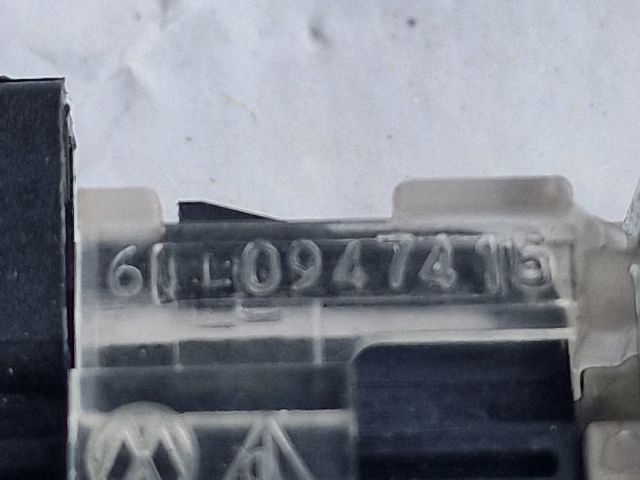 bontott SKODA FABIA II Kesztyűtartó Világítás