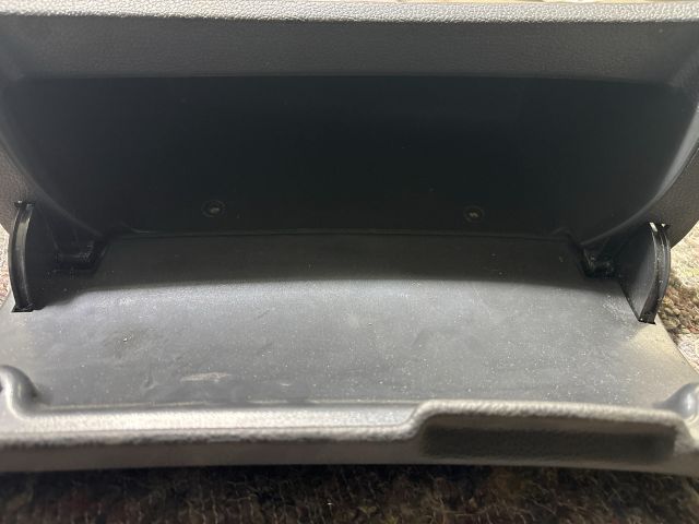 bontott SKODA FABIA II Kesztyűtartó