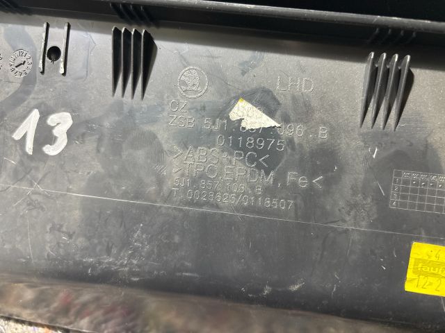 bontott SKODA FABIA II Kesztyűtartó