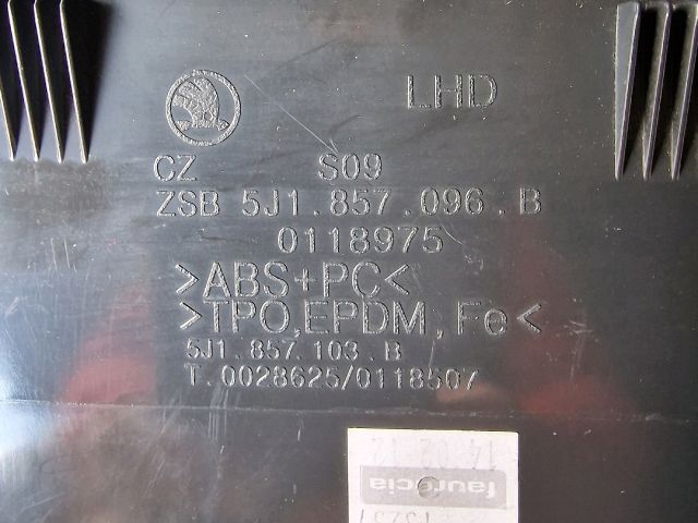 bontott SKODA FABIA II Kesztyűtartó