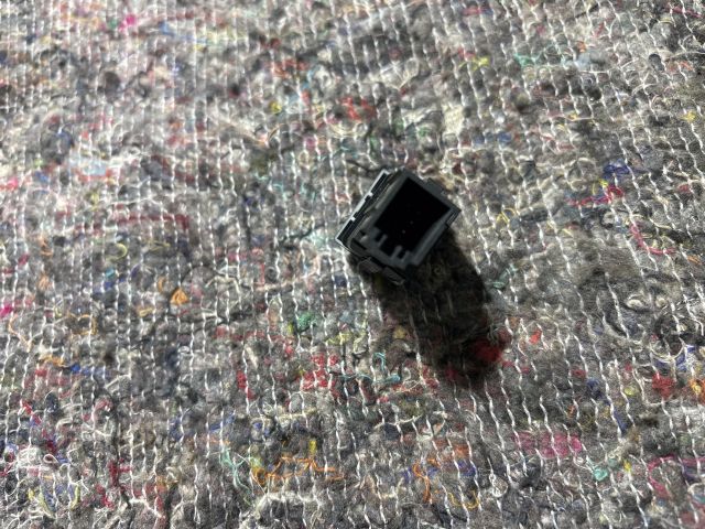 bontott SKODA FABIA II Kipörgésgátló Kapcsoló