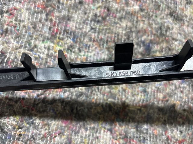 bontott SKODA FABIA II Középkonzol Keret