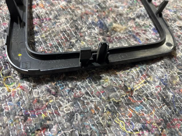 bontott SKODA FABIA II Középkonzol Keret