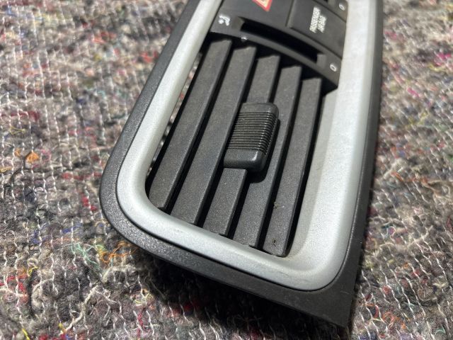 bontott SKODA FABIA II Középső Szellőző Keret