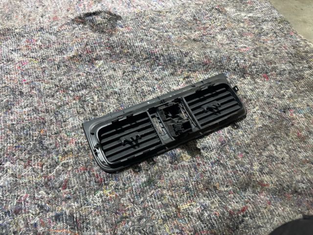 bontott SKODA FABIA II Középső Szellőző Keret