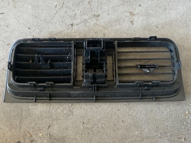 bontott SKODA FABIA II Középső Szellőző Keret