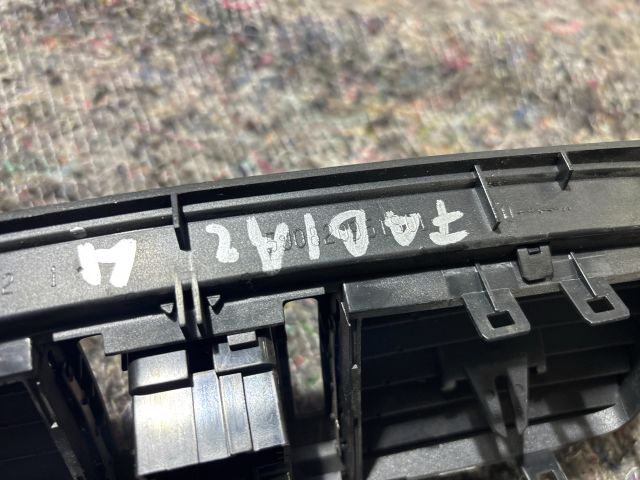 bontott SKODA FABIA II Középső Szellőző Keret