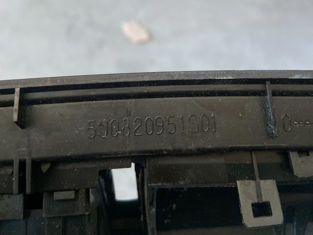 bontott SKODA FABIA II Középső Szellőző Keret