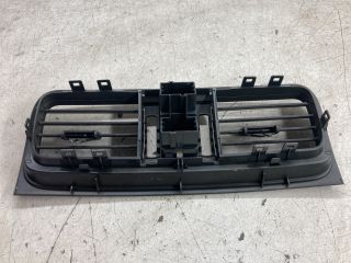 bontott SKODA FABIA II Középső Szellőző Keret