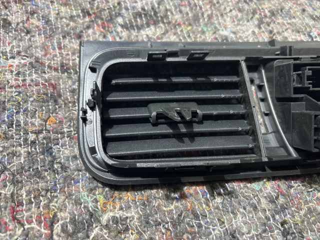 bontott SKODA FABIA II Középső Szellőző Keret