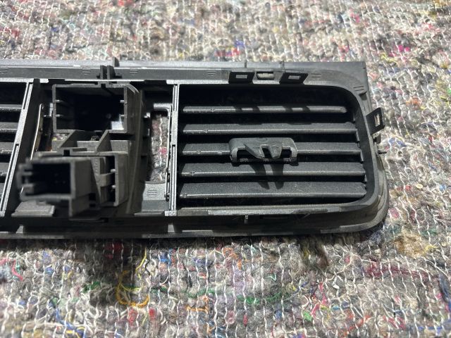 bontott SKODA FABIA II Középső Szellőző Keret