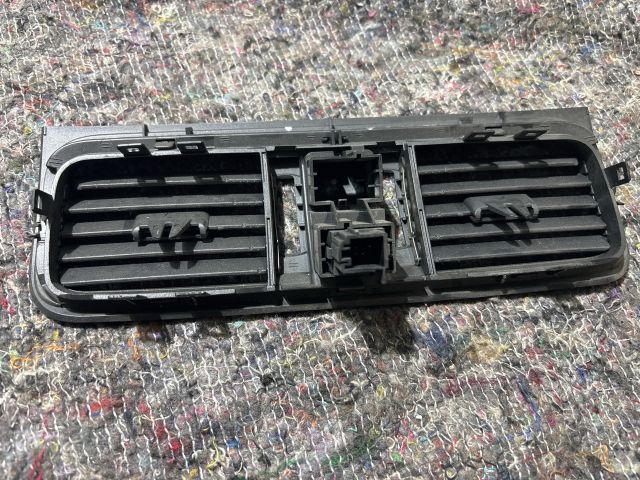 bontott SKODA FABIA II Középső Szellőző Keret