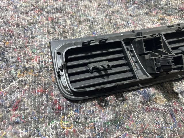 bontott SKODA FABIA II Középső Szellőző Keret