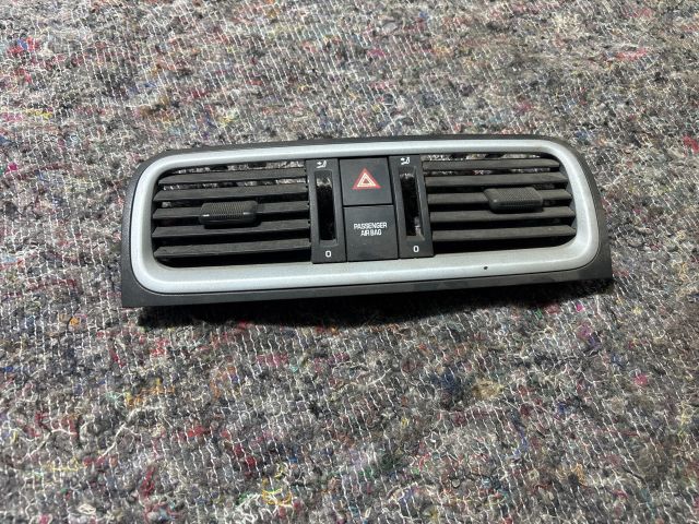 bontott SKODA FABIA II Középső Szellőző Keret