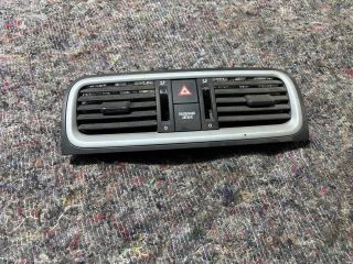 bontott SKODA FABIA II Középső Szellőző Keret