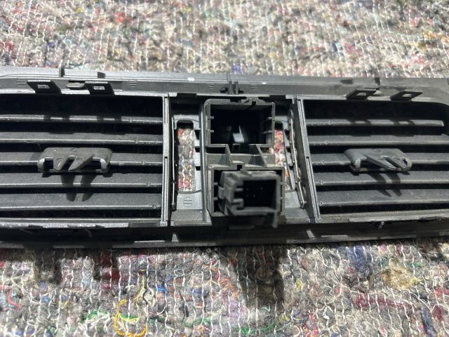 bontott SKODA FABIA II Középső Szellőző Keret