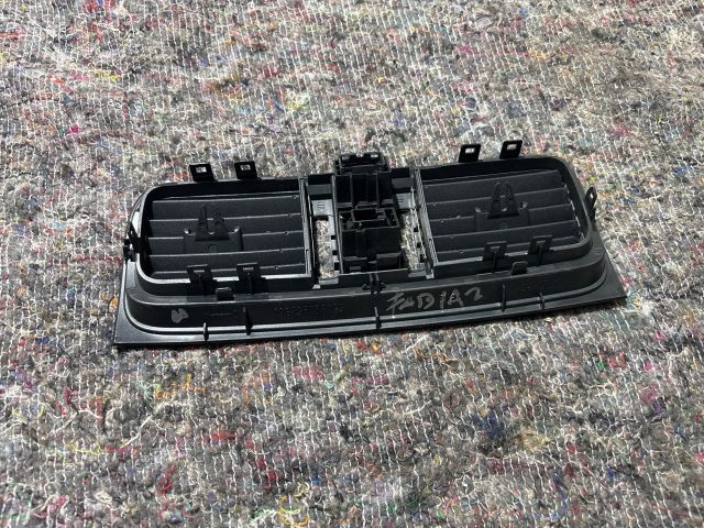 bontott SKODA FABIA II Középső Szellőző Keret