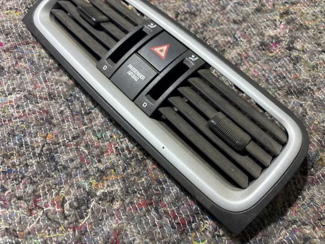 bontott SKODA FABIA II Középső Szellőző Keret