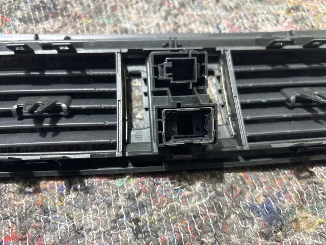 bontott SKODA FABIA II Középső Szellőző Keret