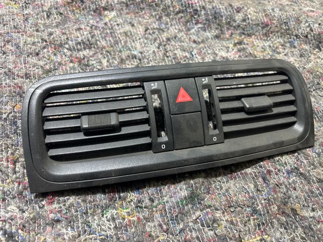 bontott SKODA FABIA II Középső Szellőző Keret