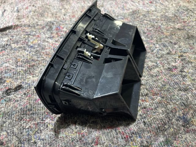 bontott SKODA FABIA II Középső Szellőző