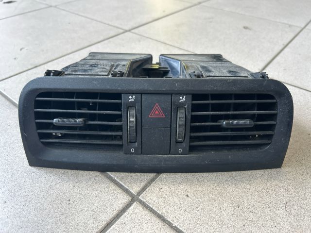 bontott SKODA FABIA II Középső Szellőző