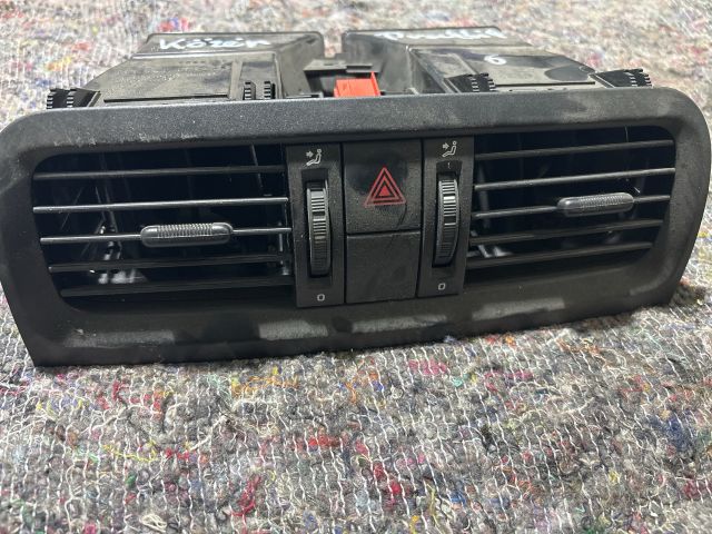 bontott SKODA FABIA II Középső Szellőző