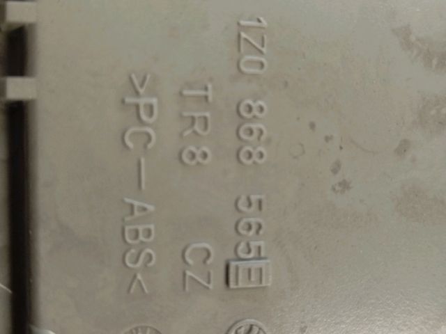 bontott SKODA FABIA II Középső Szemüvegtartó