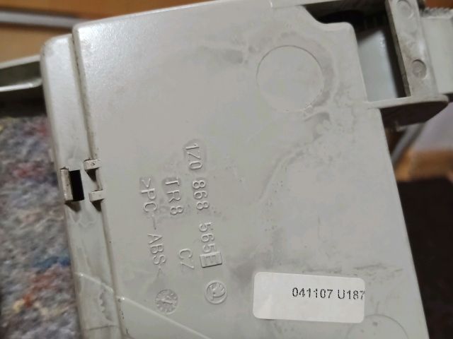 bontott SKODA FABIA II Középső Szemüvegtartó