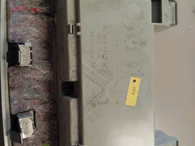 bontott SKODA FABIA II Középső Szemüvegtartó