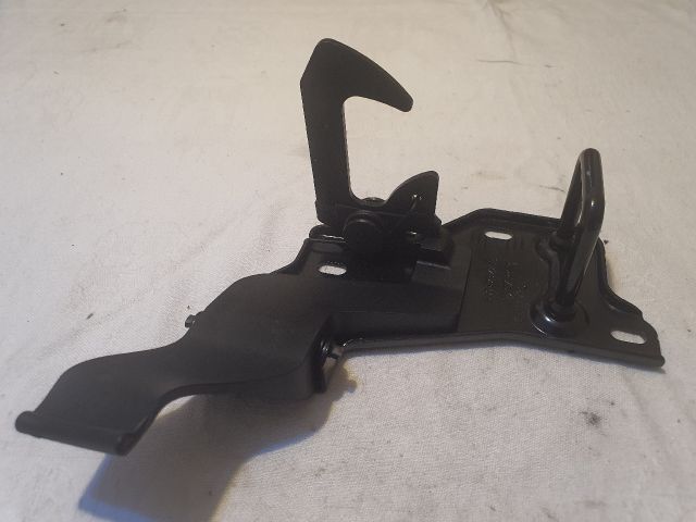 bontott SKODA FABIA II Motorháztető Biztonsági Kampó