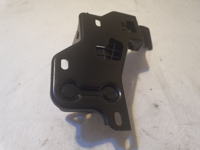 bontott SKODA FABIA II Motorháztető Biztonsági Kampó