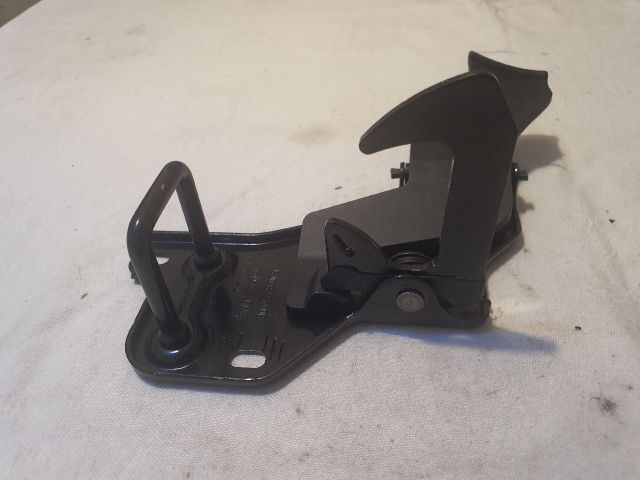 bontott SKODA FABIA II Motorháztető Biztonsági Kampó