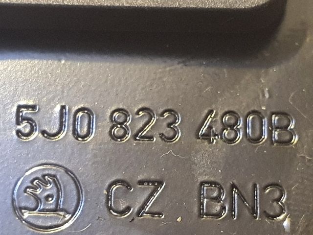 bontott SKODA FABIA II Motorháztető Biztonsági Kampó