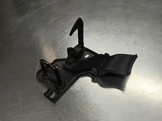 bontott SKODA FABIA II Motorháztető Biztonsági Kampó