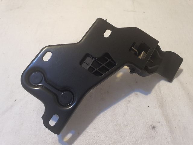 bontott SKODA FABIA II Motorháztető Biztonsági Kampó