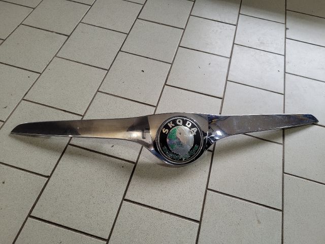 bontott SKODA FABIA II Motorháztető Díszléc Első