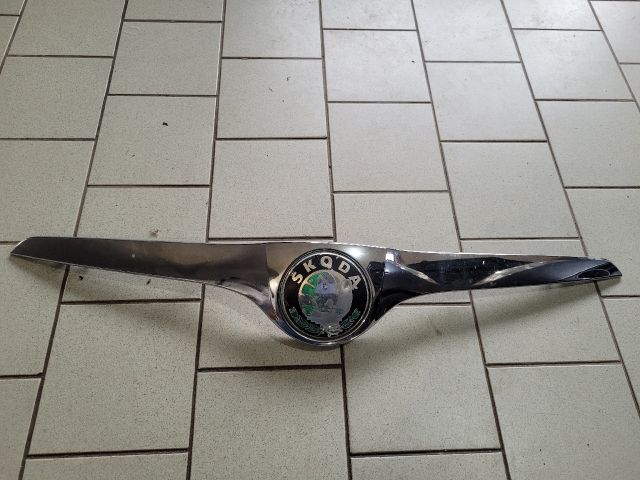 bontott SKODA FABIA II Motorháztető Díszléc Első