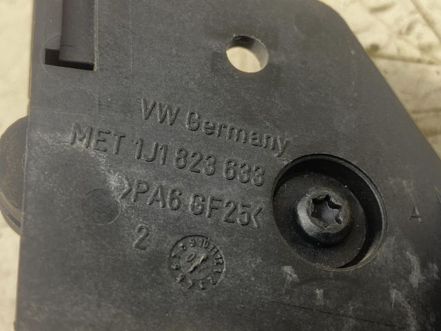 bontott SKODA FABIA II Motorháztető Nyitó Kar / Gomb