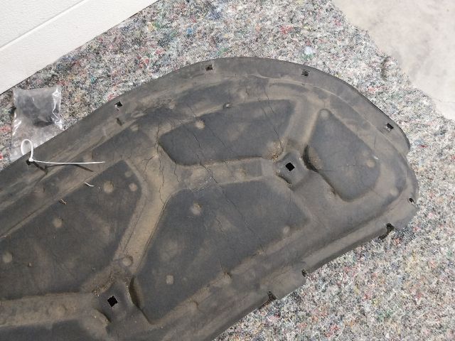 bontott SKODA FABIA II Motorháztető Szigetelés