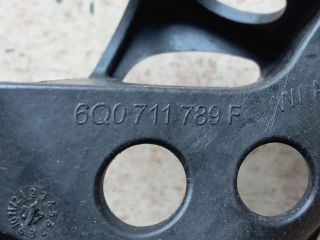 bontott SKODA FABIA II Váltó Bowden Tartó Bak