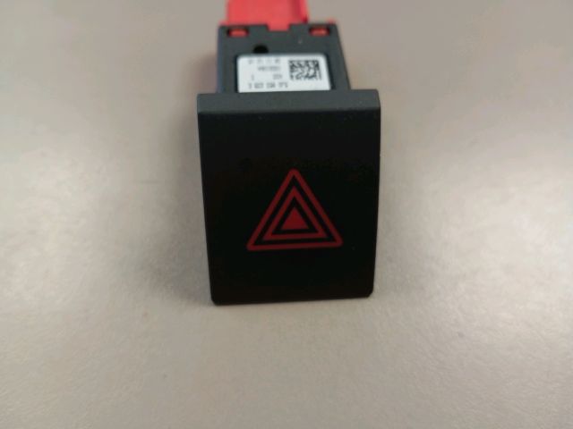 bontott SKODA FABIA II Vészvillogó Kapcsoló