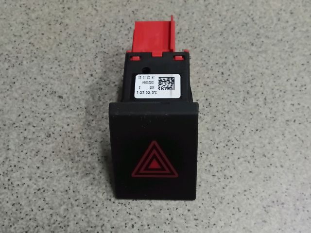 bontott SKODA FABIA II Vészvillogó Kapcsoló