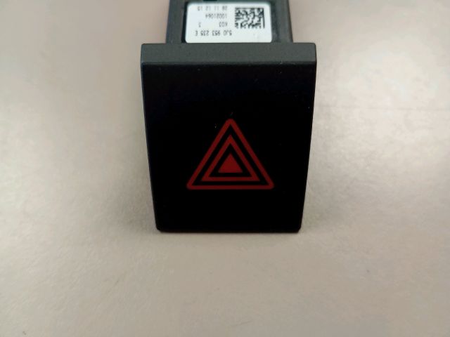 bontott SKODA FABIA II Vészvillogó Kapcsoló