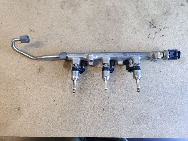 bontott SKODA FABIA III Porlasztó Sor / Híd