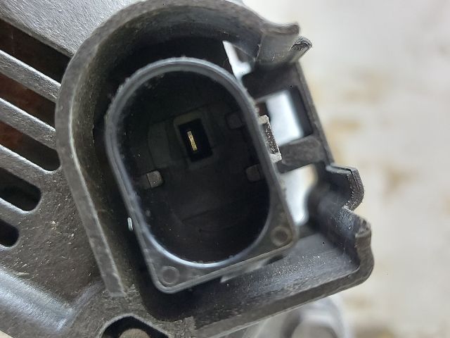 bontott SKODA FABIA III Generátor