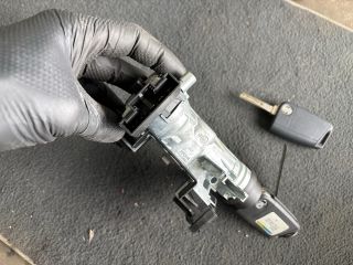 bontott SKODA FABIA III Gyújtáskapcsoló Házzal