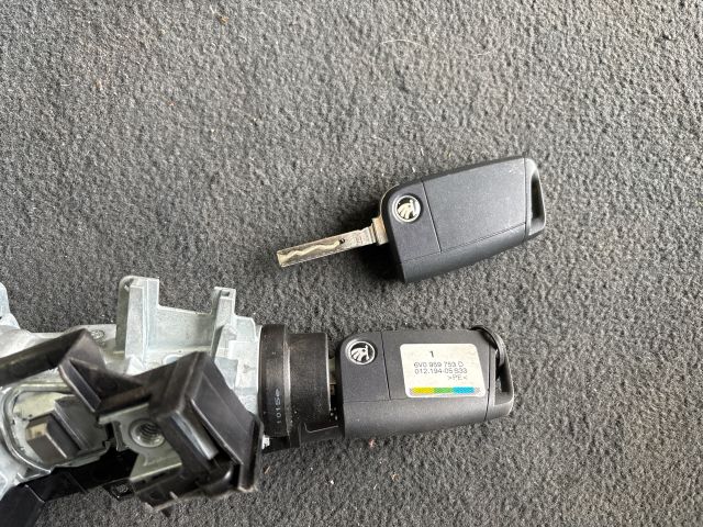 bontott SKODA FABIA III Gyújtáskapcsoló Házzal