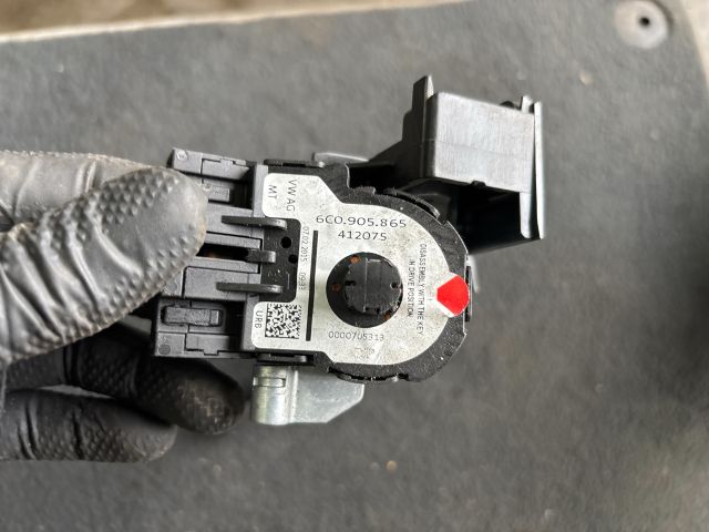 bontott SKODA FABIA III Gyújtáskapcsoló Házzal