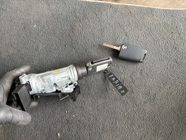 bontott SKODA FABIA III Gyújtáskapcsoló Házzal